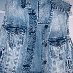 Jean Vest